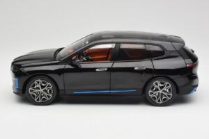 BMW iX Sapphire Black Minichamps 1:18 110023101 メタル - 画像 4/8