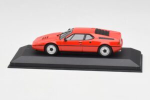 BMW M1 レッド Minichamps 1:43 430025022 メタル