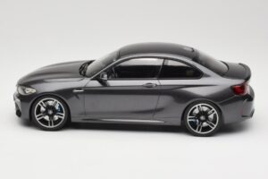 BMW M2 F87 Grey Metallic Minichamps 1:18 155026102 メタル - 画像 3/6