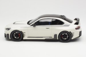 BMW M2 G87 M Performance ホワイト GT Spirit 1:18 GT476 レジン - 画像 3/6