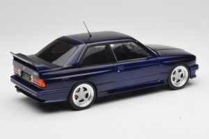 BMW M3 E30 Macau Blue IXO 1:18 18CMC122 メタル - 画像 2/6