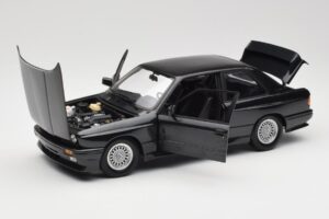 BMW M3 E30 Black Metallic Minichamps 1:18 180020306 メタル - 画像 2/8