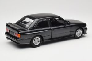 BMW M3 E30 Black Metallic Minichamps 1:18 180020306 メタル - 画像 3/8