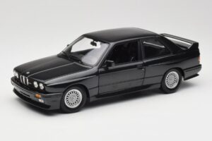 BMW M3 E30 Black Metallic Minichamps 1:18 180020306 メタル