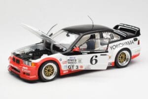 BMW M3 E36 GTR #0 B. Auberlen / M. Simo / P. Cunningham Daytona 24 Hours 1998 UT Models 1:18 39816 メタル - 画像 2/8