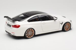 BMW M4 F82 GTS Alpine White Minichamps 1:18 110025221 メタル - 画像 3/8