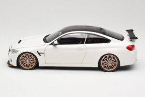 BMW M4 F82 GTS Alpine White Minichamps 1:18 110025221 メタル - 画像 4/8