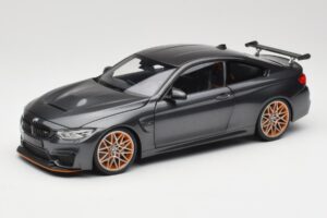 BMW M4 F82 GTS Mineral Grey Metallic Minichamps 1:18 110025222 メタル