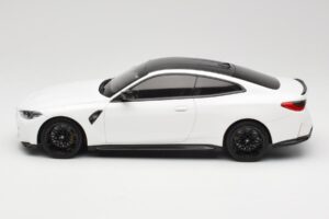 BMW M4 G82 ホワイト Minichamps 1:18 155020122 メタル - 画像 3/6