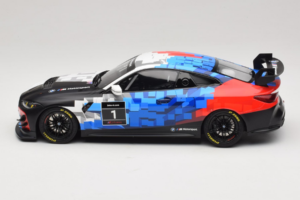 BMW M4 GT4 #1 Presentation 2024 Otto 1:18 OT1125 レジン - 画像 3/6
