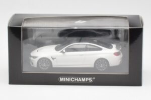 BMW M4 GTS F82 ホワイト グレーホイール Minichamps 1:43 410025221 メタル - 画像 4/4