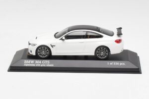 BMW M4 GTS F82 ホワイト グレーホイール Minichamps 1:43 410025221 メタル