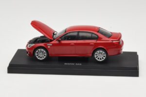 BMW M5 E60 レッド Kyosho 1:43 03503R メタル