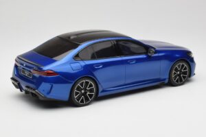 BMW M5 G90 Marina Bay Blue Metallic GT Spirit 1:18 GT507 レジン - 画像 2/6