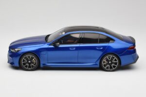 BMW M5 G90 Marina Bay Blue Metallic GT Spirit 1:18 GT507 レジン - 画像 3/6