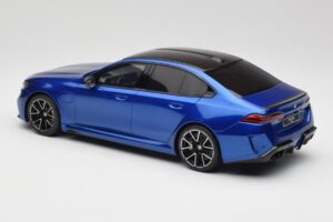 BMW M5 G90 Marina Bay Blue Metallic GT Spirit 1:18 GT507 レジン - 画像 5/6
