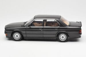 BMW M535i E28 ダイアモンド ブラック AUTOart 1:18 75162 メタル - 画像 4/8