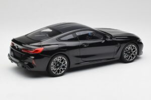 BMW M8 F92 サファイアブラック Minichamps 1:18 110029021 メタル - 画像 3/8