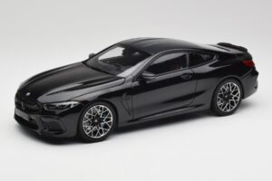 BMW M8 F92 サファイアブラック Minichamps 1:18 110029021 メタル