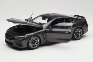 BMW M8 F92 Grey Metallic Minichamps 1:18 110029022 メタル - 画像 2/8