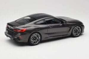 BMW M8 F92 Grey Metallic Minichamps 1:18 110029022 メタル - 画像 3/8