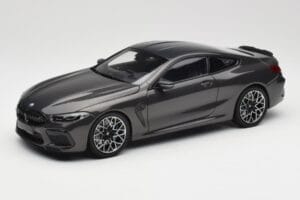 BMW M8 F92 Grey Metallic Minichamps 1:18 110029022 メタル