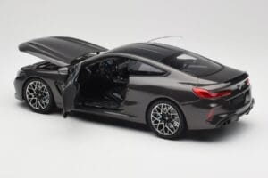 BMW M8 F92 Grey Metallic Minichamps 1:18 110029022 メタル - 画像 5/8
