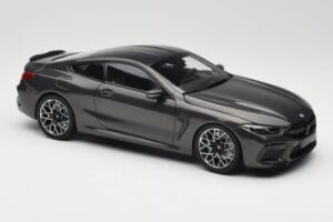 BMW M8 F92 Grey Metallic Minichamps 1:18 110029022 メタル - 画像 6/8