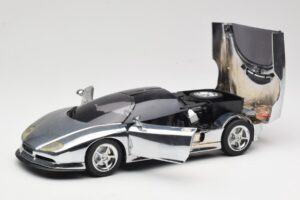 BMW Nazca M12 Chrome Silver Revell 1:18 08916 メタル - 画像 2/8