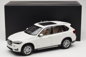 BMW X5 E70 Alpine White Paragon 1:18 PA-97073 メタル - 画像 8/8