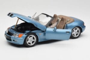 BMW Z3 E36/7 James Bond Goldeneye ブルー メタリック UT Models 1:18 180024336 メタル - 画像 2/8
