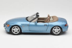 BMW Z3 E36/7 James Bond Goldeneye ブルー メタリック UT Models 1:18 180024336 メタル - 画像 4/8