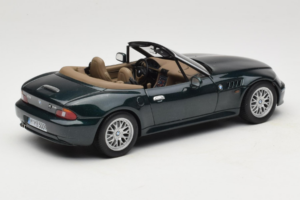 BMW Z3 Roadster 2.8 ダークグリーン ディーラー エディション UT Models 1:18 80439411713 メタル - 画像 3/8