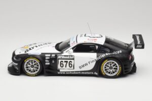 BMW Z4 #676 H. Stuck / J. Hennerici / D. Hurtgen Team Schubert Nürburgring 24 Hours 2006 AUTOart 1:18 80649 メタル - 画像 3/6