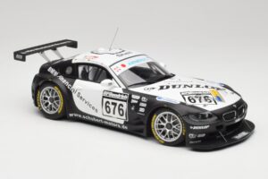 BMW Z4 #676 H. Stuck / J. Hennerici / D. Hurtgen Team Schubert Nürburgring 24 Hours 2006 AUTOart 1:18 80649 メタル - 画像 4/6