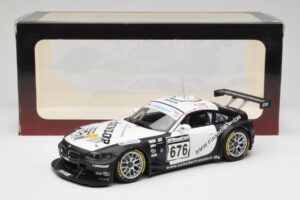 BMW Z4 #676 H. Stuck / J. Hennerici / D. Hurtgen Team Schubert Nürburgring 24 Hours 2006 AUTOart 1:18 80649 メタル - 画像 6/6