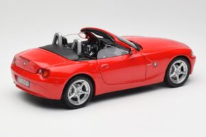 BMW Z4 E85 ロードスター レッド Bburago 1:18 34046 メタル - 画像 3/8