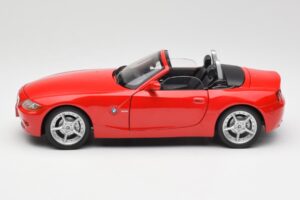 BMW Z4 E85 ロードスター レッド Bburago 1:18 34046 メタル - 画像 4/8