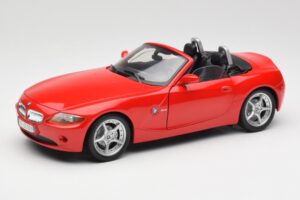 BMW Z4 E85 ロードスター レッド Bburago 1:18 34046 メタル