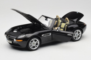 BMW Z8 ブラック Kyosho 1:18 80439411729 メタル - 画像 2/9