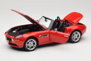 BMW Z8 レッド Kyosho 1:18 80439411730 メタル - 画像 2/9