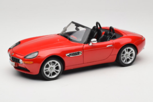 BMW Z8 レッド Kyosho 1:18 80439411730 メタル