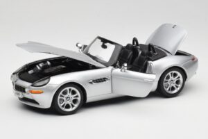 BMW Z8 E52 カブリオレ シルバー Kyosho 1:18 80432411551 メタル - 画像 2/8