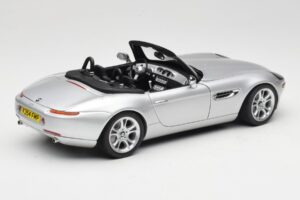BMW Z8 E52 カブリオレ シルバー Kyosho 1:18 80432411551 メタル - 画像 3/8