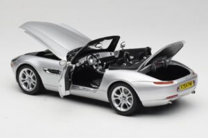 BMW Z8 E52 カブリオレ シルバー Kyosho 1:18 80432411551 メタル - 画像 7/8