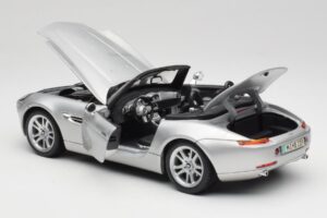 BMW Z8 E52 Titanium Silver Maisto 1:18 536896 メタル - 画像 5/8