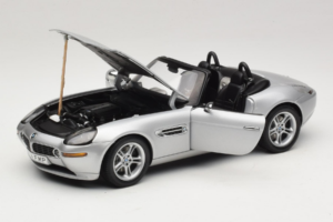 BMW Z8 シルバー 007 The World Is Not Enough AUTOart 1:18 70511 メタル - 画像 2/8