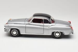 Borgward Isabella クーペ グレー & ブラック Revell 1:18 8989 メタル - 画像 3/8