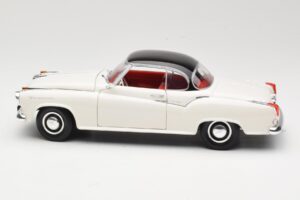 Borgward Isabella クーペ ホワイト Revell 1:18 08982-W1 メタル - 画像 4/8