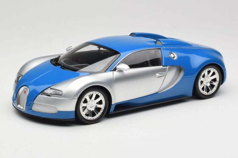 Bugatti Veyron Edition Centenaire Chrome Blue Minichamps 1:18 100110850 メタル